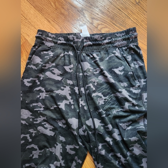 Joggers - Picture 2 of 3